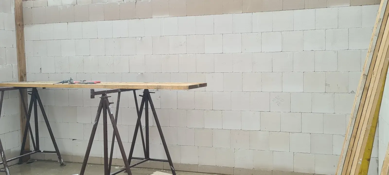 Porenbetonwand bei Mauerwerksarbeiten – ES Bauvision